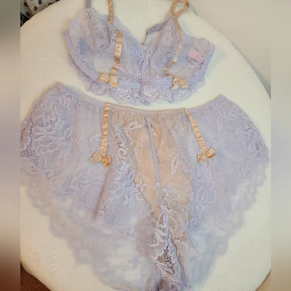 VTG Victoria's Secret Silk Lace Bra/ Panty Set Size 36D/Lg